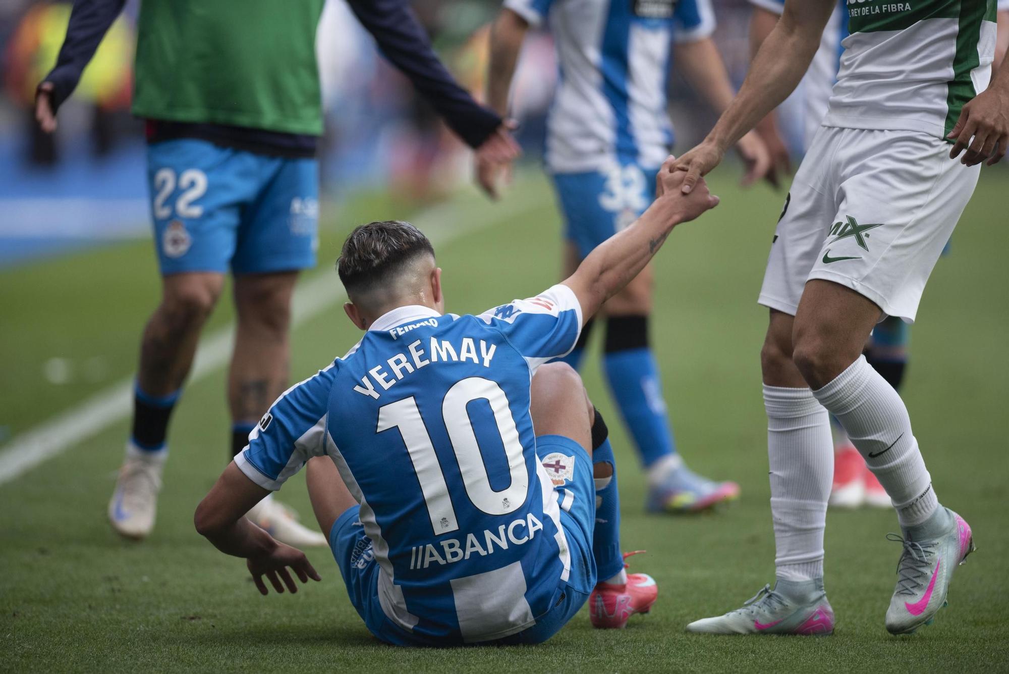 El Dépor cae goleado (0-4) por el Elche para cerrar la temporada 2025-25 en Riazor