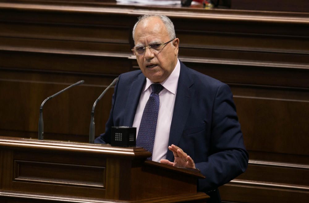 Pleno en el Parlamento de Canarias