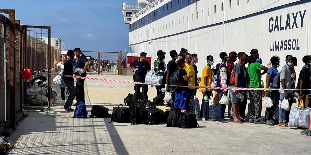 Lampedusa, colapsada tras la llegada de 6.000 inmigrantes en 24 horas.