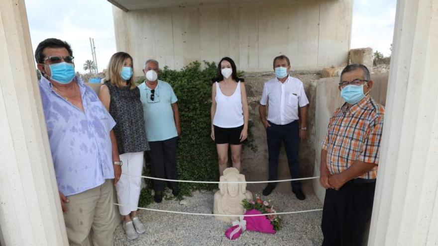 Pequeño acto de entrega del tradicional ramo a la Dama de Elche en la Alcudia