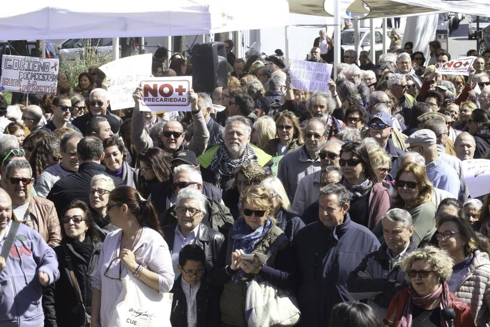 Tres generaciones llenan el parque de la Paz y acusan a los diferentes gobiernos de "olvidar" a los ciudadanos