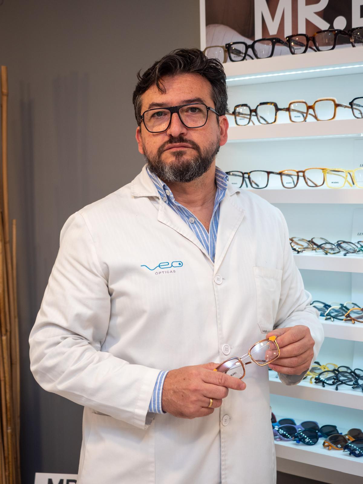 Juan Carlos Gordillo, óptico-optometrista y gerente de Veo Ópticas.