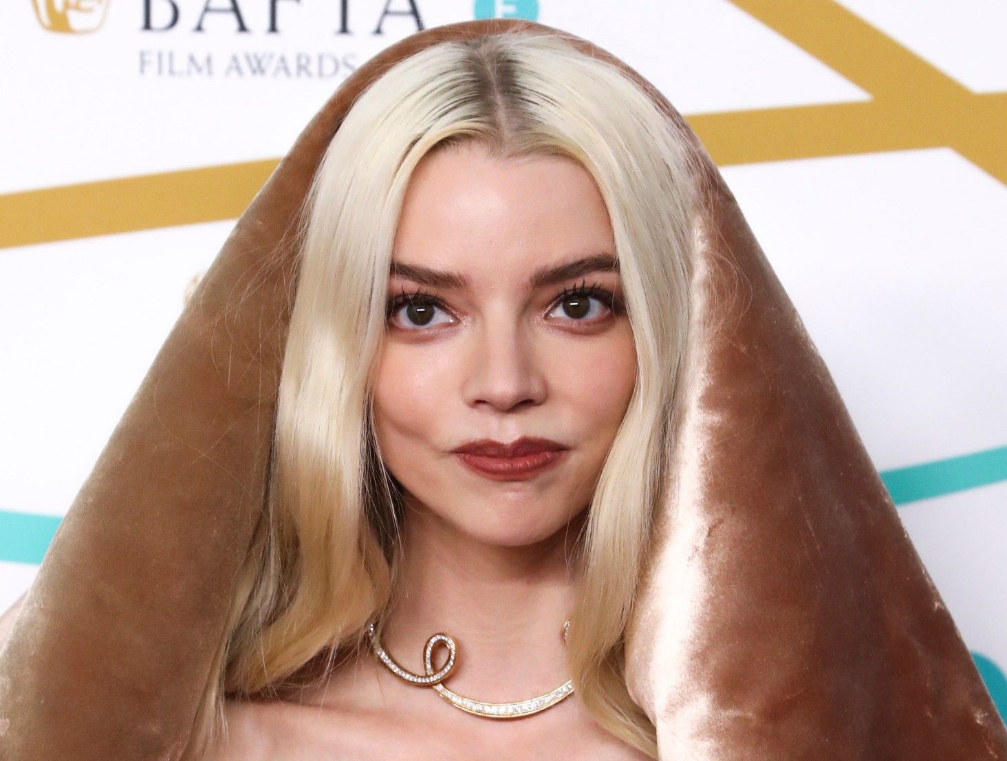 Anya Taylor-Joy en la alfombra roja de los Premios BAFTA 2023