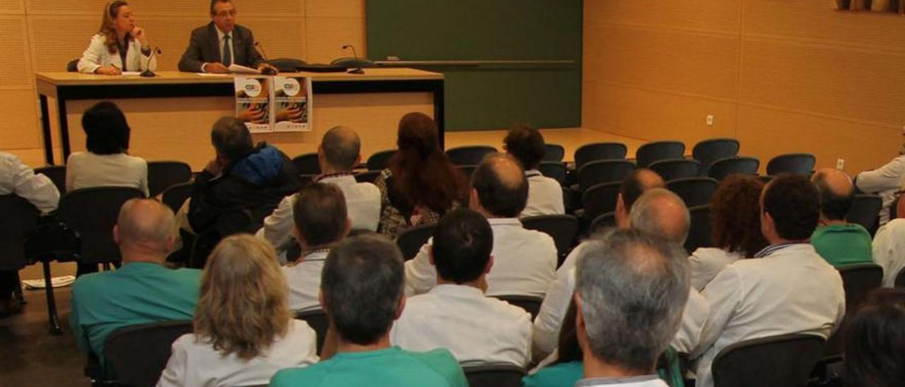 Médicos en una asamblea del sindicato CESM presidida por Tomás Toranzo en Zamora.