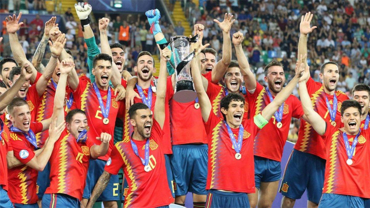 Los jugadores de la selección de España Sub 21 celebran la conquista de la Eurocopa 2019