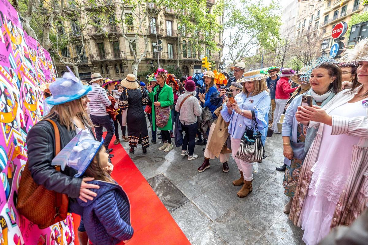 Nueva edición del Paseo con Sombrero por Barcelona