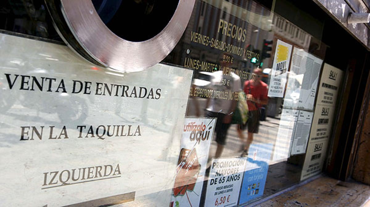 Els aficionats al cine opinen sobre la pujada de l’IVA.