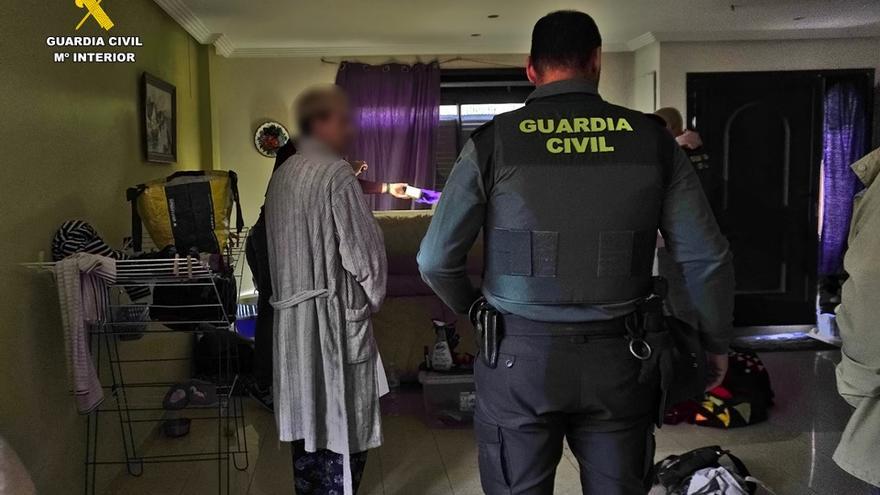 La Guardia Civil detiene a tres personas por robar en centros educativos de Pedreguer