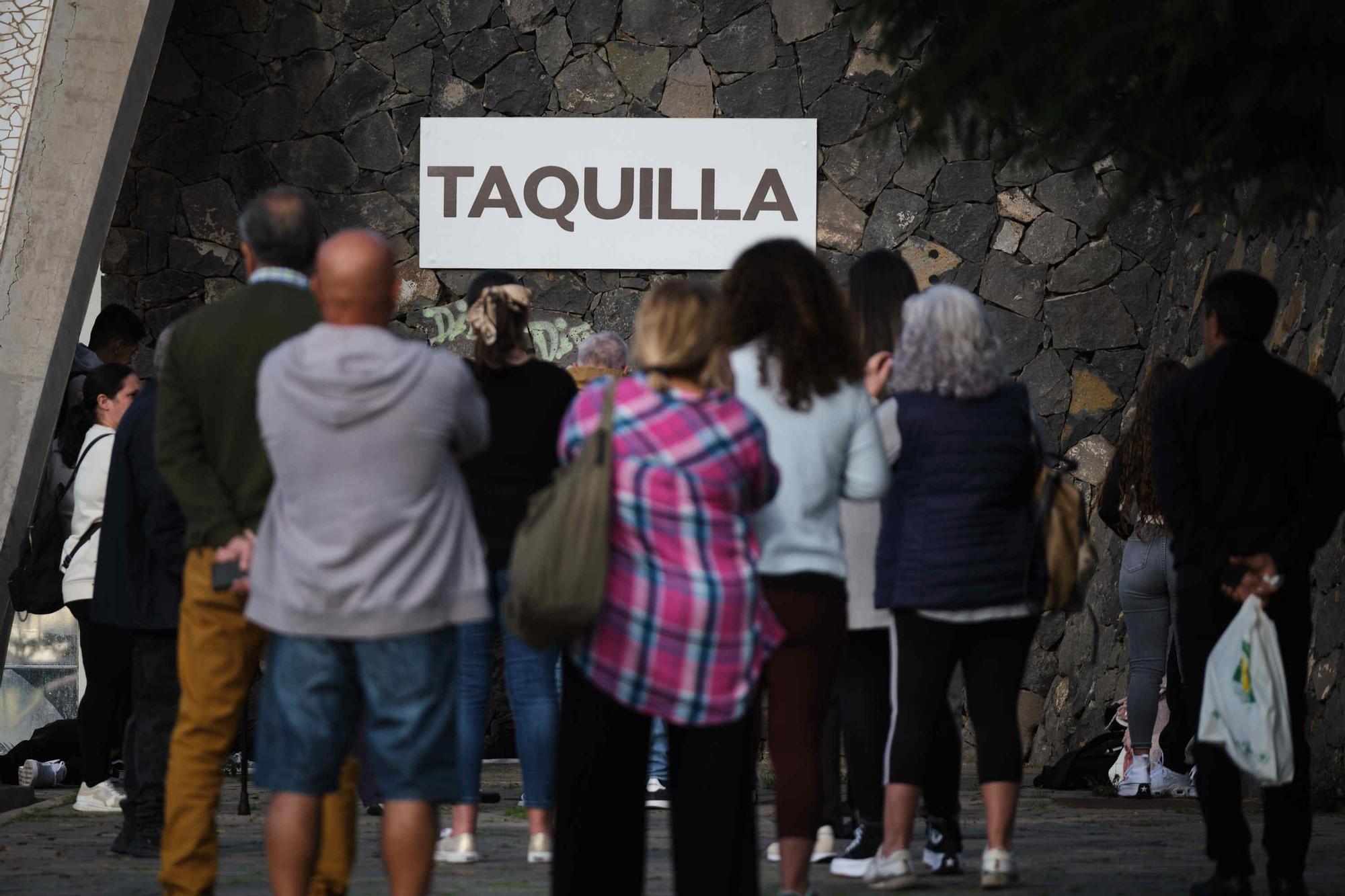 Venta de entrada en taquilla del recinto ferial para el Carnaval de Santa Cruz de Tenerife 2023