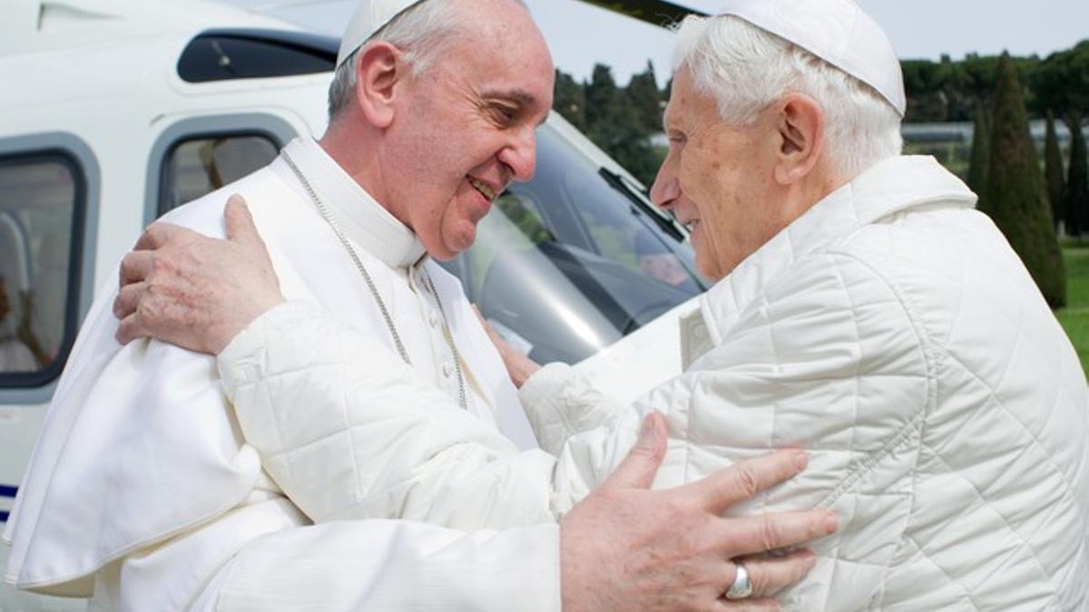 El papa Francisco y su predecesor, el papa emérito Benedicto XVI