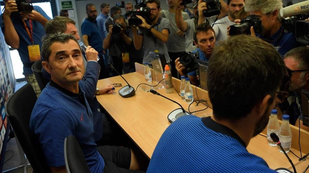 Ernesto Valverde, momentos antes de iniciar su primera conferencia de prensa de la temporada, hoy en la Ciudad Deportival del Barça.