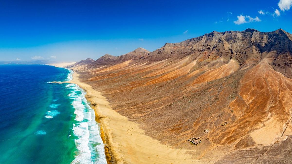 La playa de 12 km escondida cerca de un pueblo en Fuerteventura