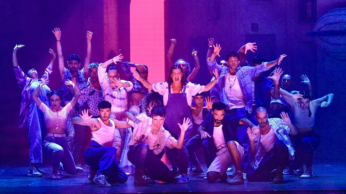 -Pase de prensa de la obra musical Mamma Mia.