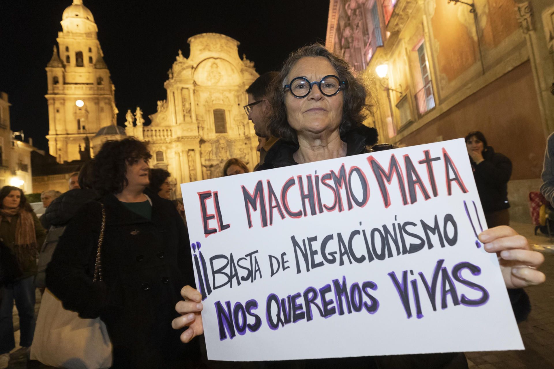 Concentración en Murcia en repulsa a los asesinato de mujeres víctimas de violencia de género.