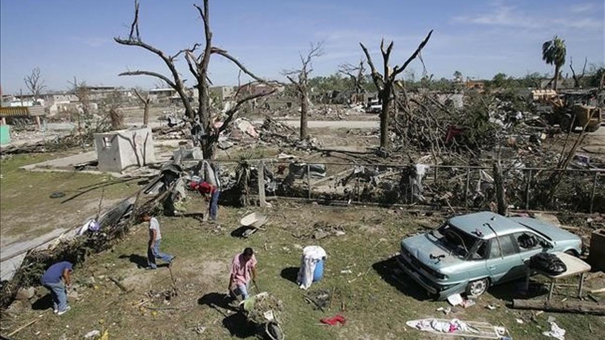 Localidad en las afueras de Piedras Negras, en México, arrasada por un tornado, en una imagen de archivo, en el 2007.