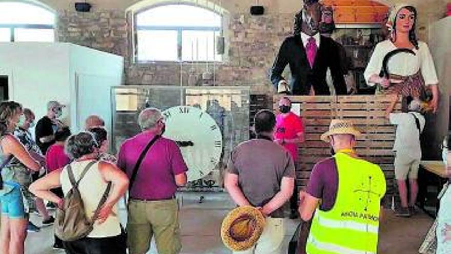 Una vintena de persones visita Sant Martí Sesgueioles en una sortida turística d’Anoia Patrimoni | AJ. DE SANT MARTÍ SESGUEIOLES