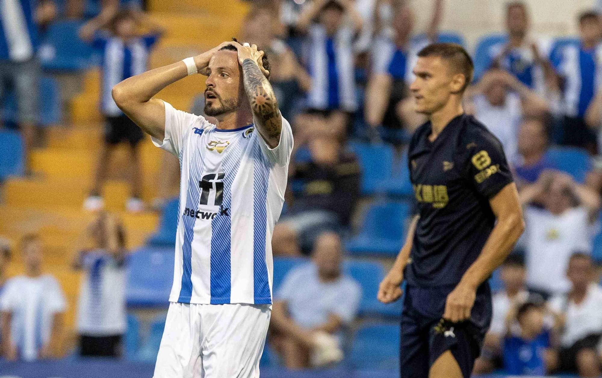 El Hércules celebra el 50 aniversario del Rico Pérez ganando el Trofeo Ciudad de Alicante ante el Alavés