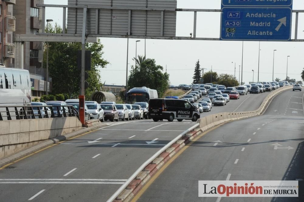 Atascos en Murcia por la protesta de los agricultores en sus tractores