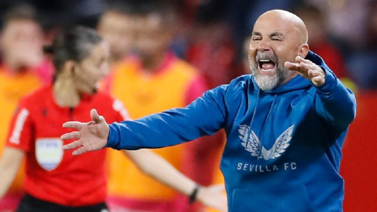 Sampaoli, técnico del Sevilla, durante un partido