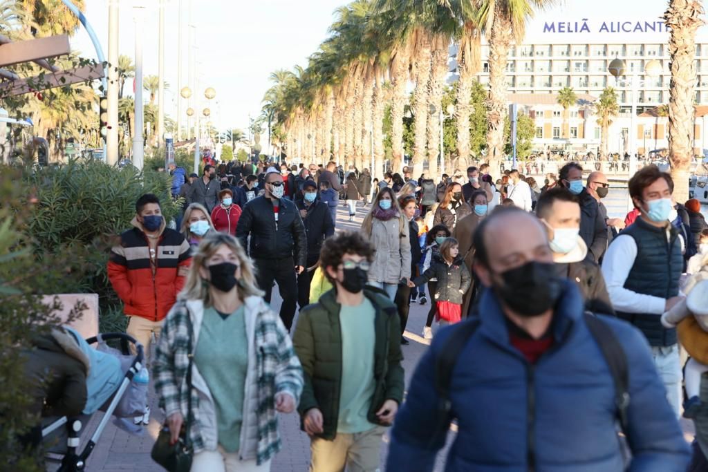 Gran expectación en Alicante para ver a los Reyes Magos