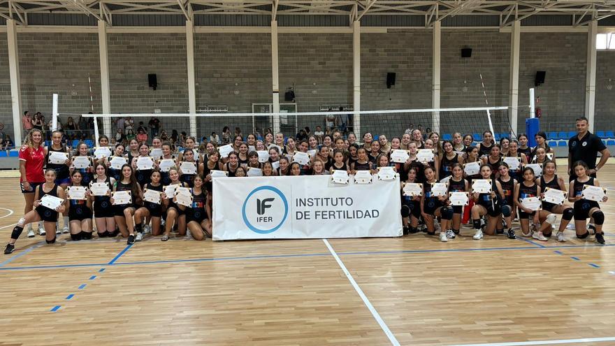 Éxito de participación en los campus de voleibol de Petra y Capdepera