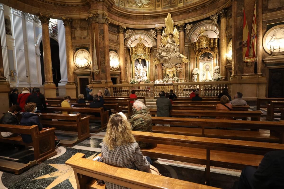 La basílica del Pilar recibe a los zaragozanos con aforo reducido y medidas de seguridad