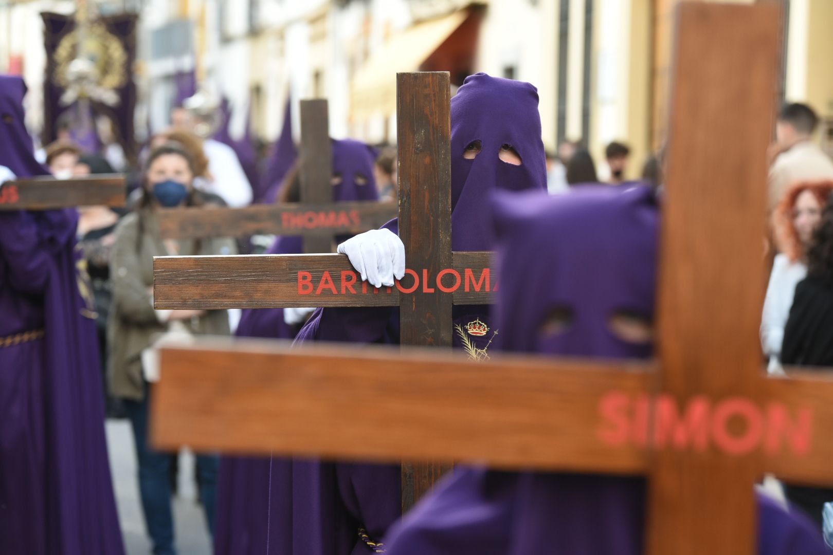 La hermandad del Calvario procesiona por San Lorenzo