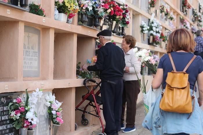 Día de Todos los Santos en el cementerio de Lorca