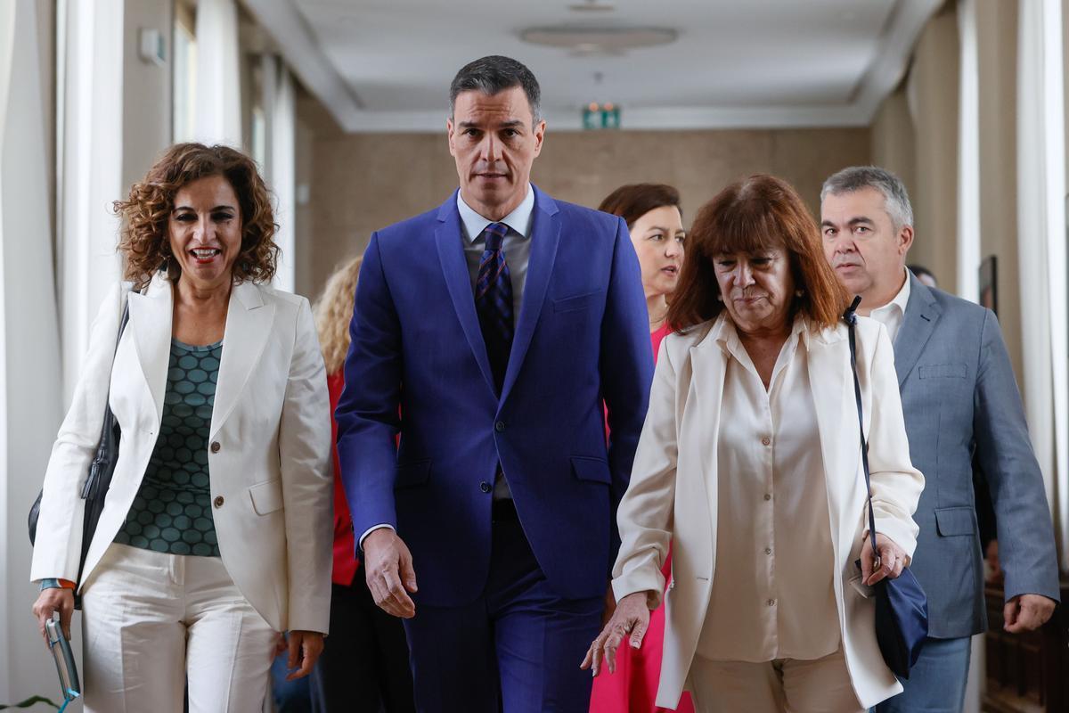 L’estratègia de Sánchez força els partits a prendre posicions per aplanar la seva investidura L’estratègia de Sánchez força els partits a prendre posicions per aplanar la seva investidura