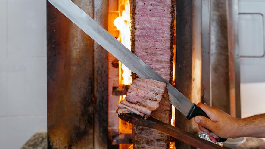 Tratan de zanjar con cuchillos de kebab un conflicto entre dos socios de un restaurante de Valencia