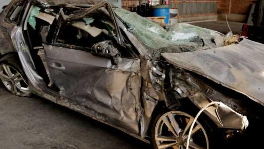 Estat en què va quedar el vehicle accidentat a Balaguer.