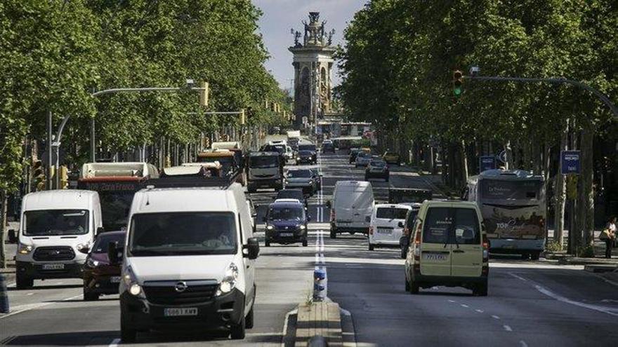 El Gobierno avala la ley del clima que impulsa el coche eléctrico y las energías verdes