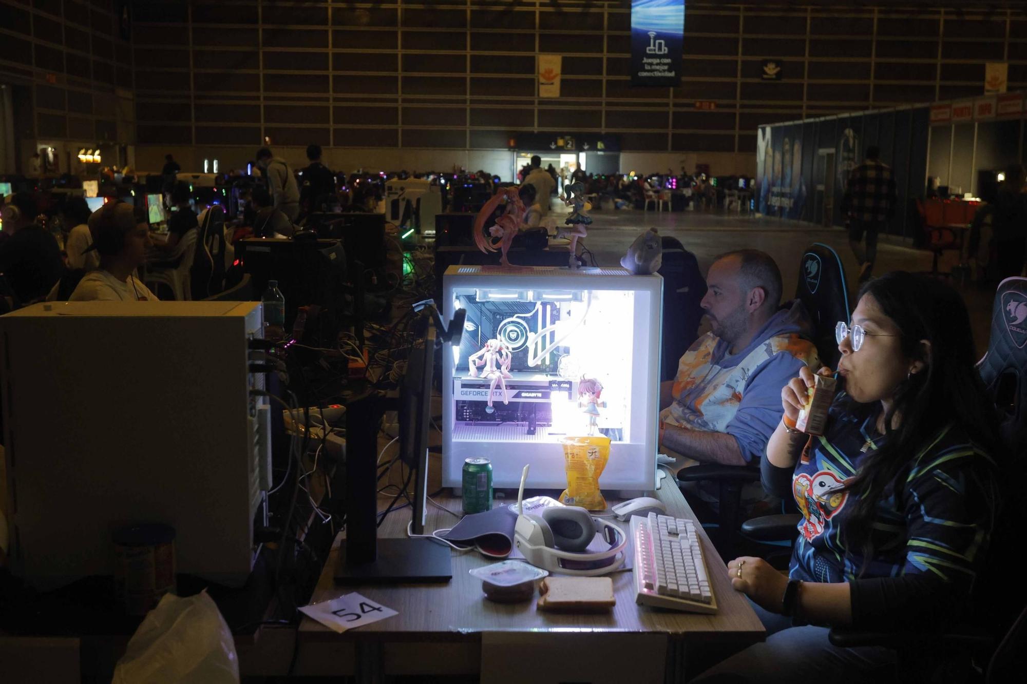 Los 'gamers' siguen jugando en la segunda jornada de la DreamHack Valencia 2023