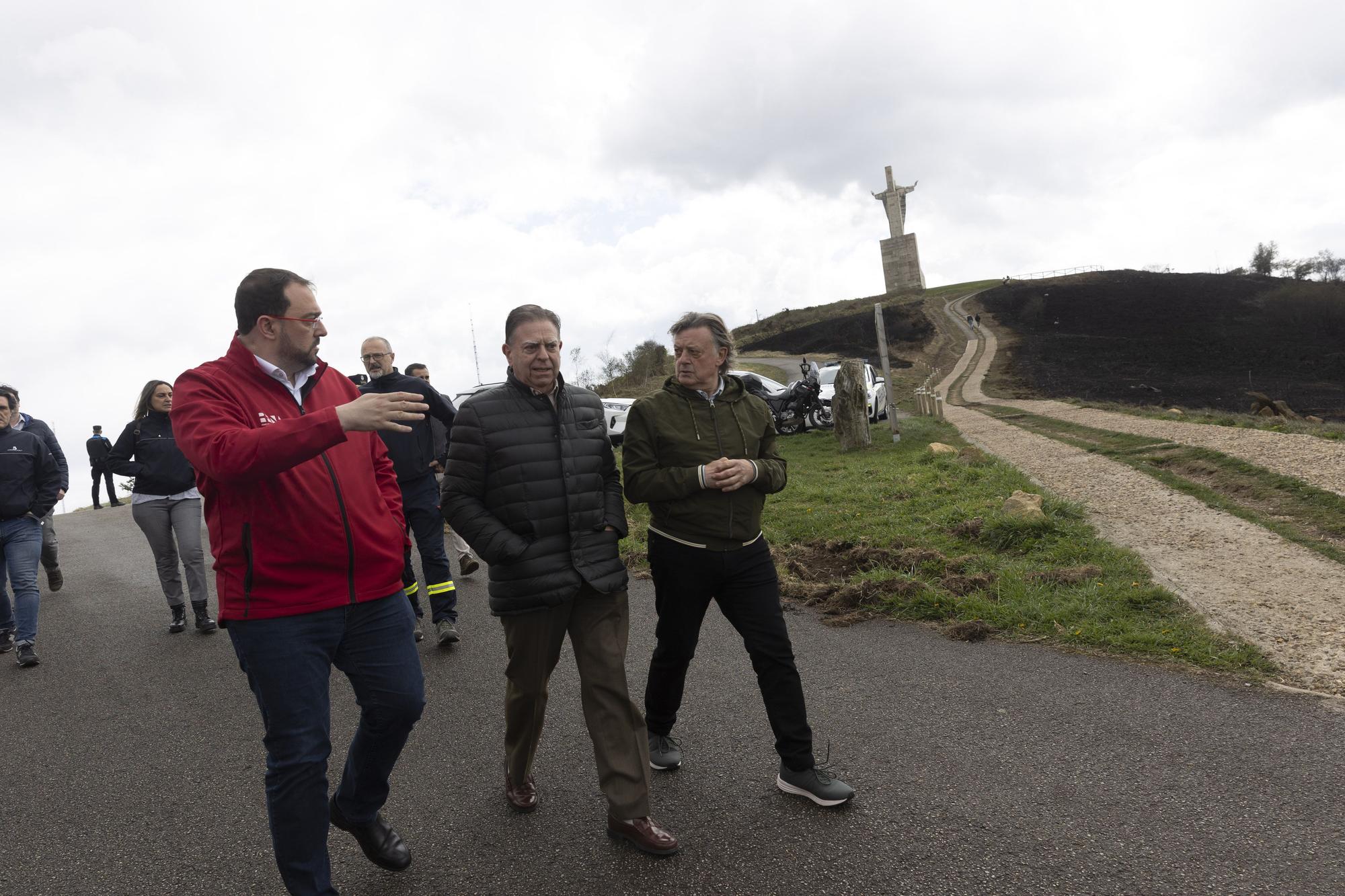 El Naranco, en Oviedo, devastado por las llamas