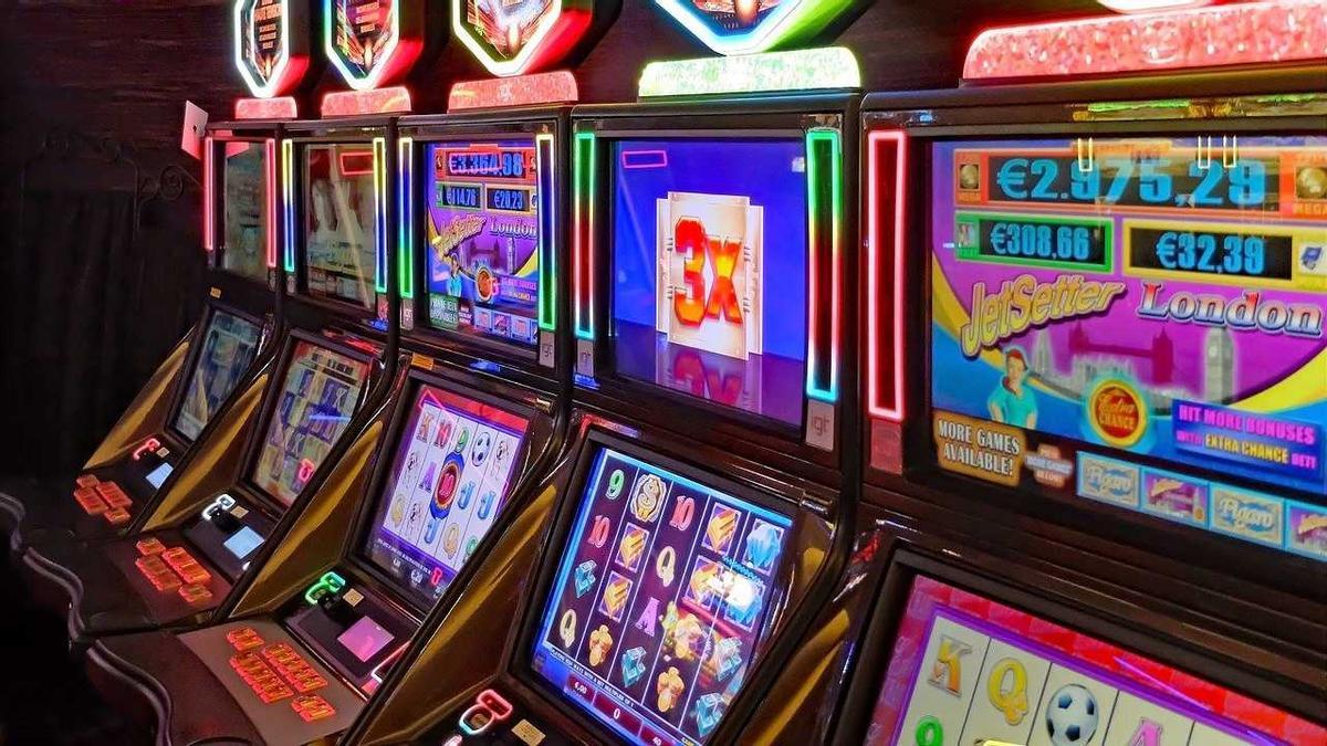 Màquines escurabutxaques en un casino