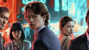 Ken Watanabe, Rinko Kikuchi, Ansel Elgort, Rachel Keller y Show Kasamatsu en un póster promocional de Tokyo Vice.