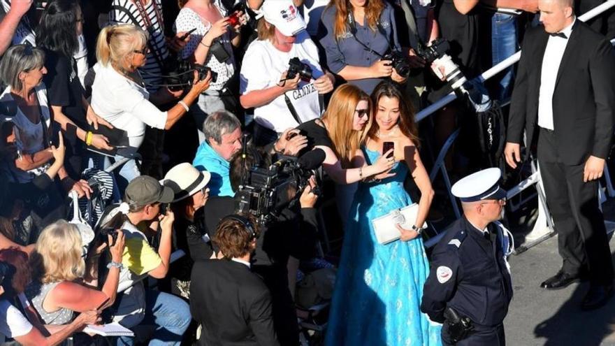 Cannes prohíbe los selfis en la alfombra roja por &quot;ridículos&quot;