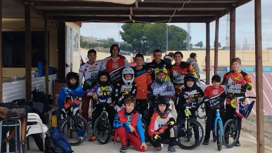 Los ‘riders’ despiden el año con una carrera de Navidad en El Arenal