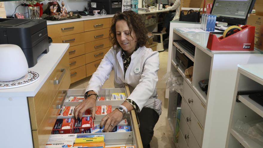 Las farmacias se ofrecen en Alicante para sustituir tratamientos a los pacientes cuando falten medicinas