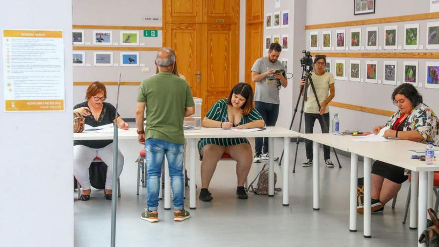 Religión y Democracia se dan la mano en las elecciones arousanas