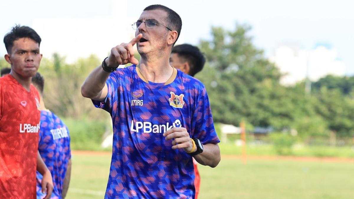 Josep Maria Roma, en el Ninh Binh FC