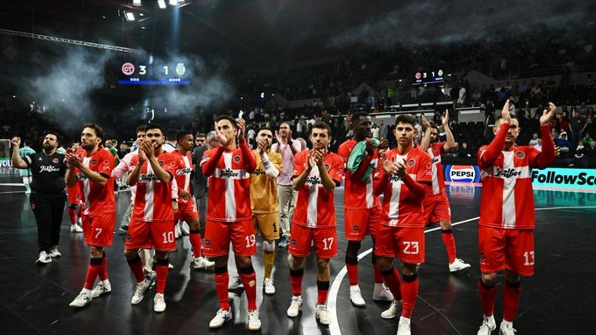 Los jugadores del Jimbee tras su tercer puesto en Europa