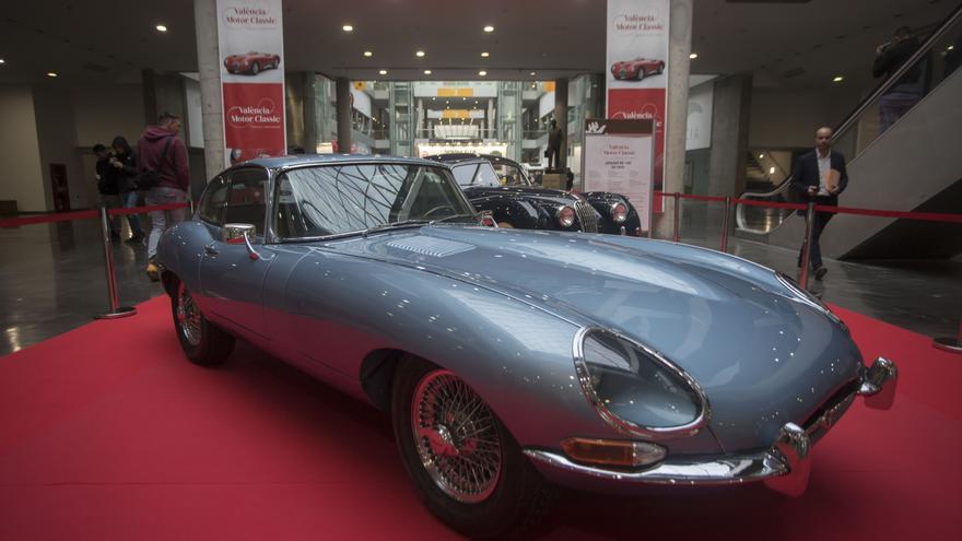 Vehículos clásicos en la Feria del Automóvil de Valencia