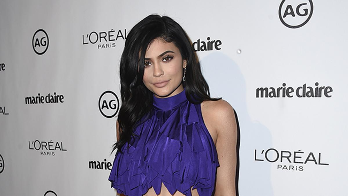 Kylie Jener con un vestido azul de Balmain