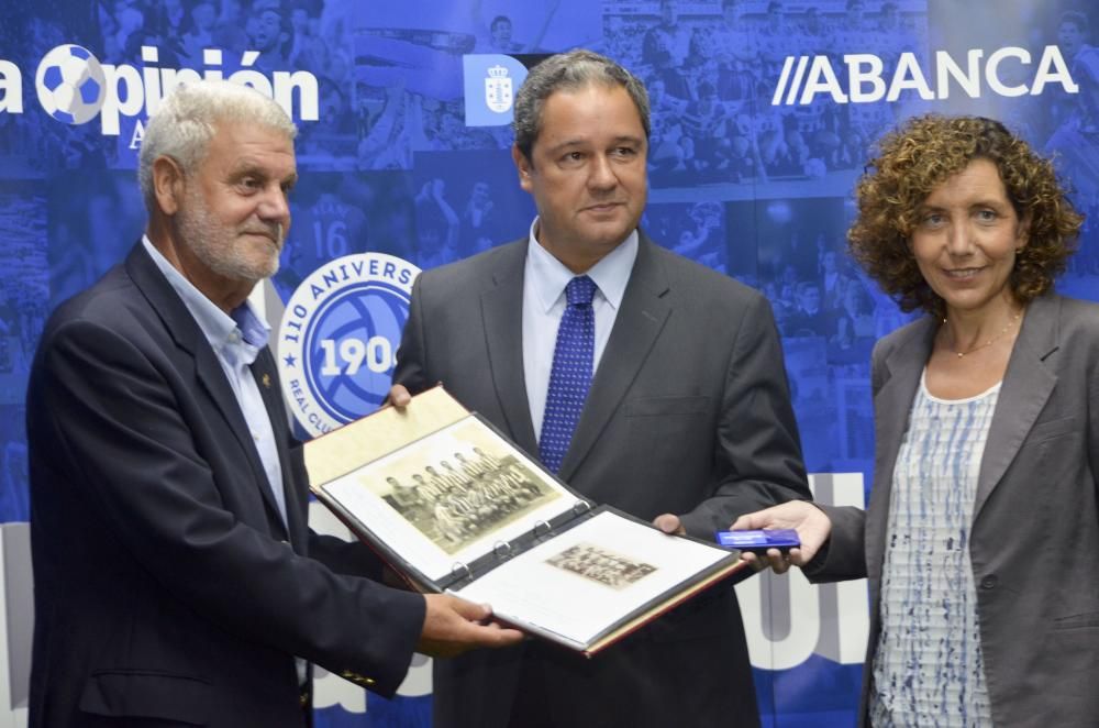 Arsenio, Beci, Manolete, Vicente, Manjarin, Manuel Pablo, Mosquera, Tino y Lendoiro, que por primera vez desde su salida volvió al estadio, entre los asistentes de 110% BLANQUIAZUL.