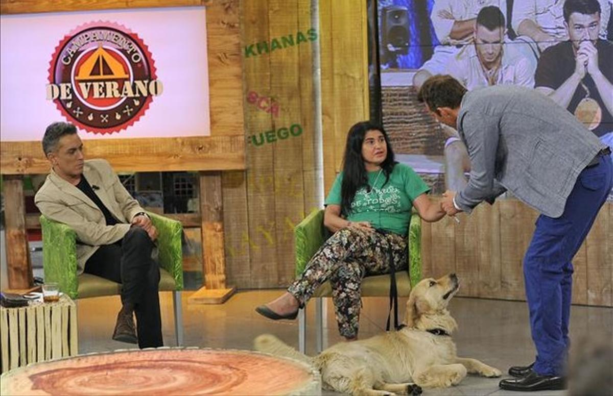 L’escriptora Lucía Etxebarria, al plató de ’Campamento de verano’. L’escriptora Lucía Etxebarria, al plató de ’Campamento de verano’.