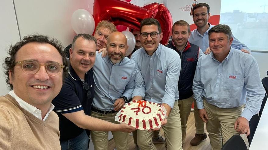 Los trabajadores de Coca-Cola en Ibiza celebran los 70 años de la primera botella de España