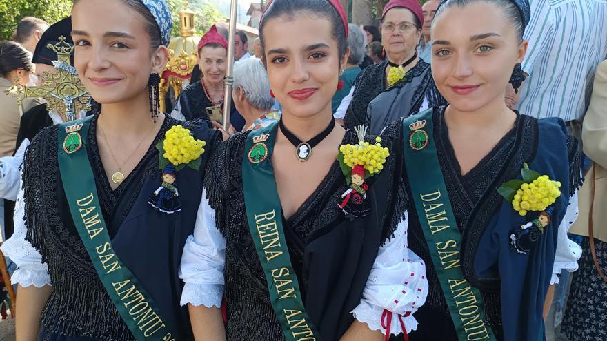 Un “ramu” de San Antoniu “El Nuestru” dedicado a una persona ya fallecida, muy querida en Cangas de Onís