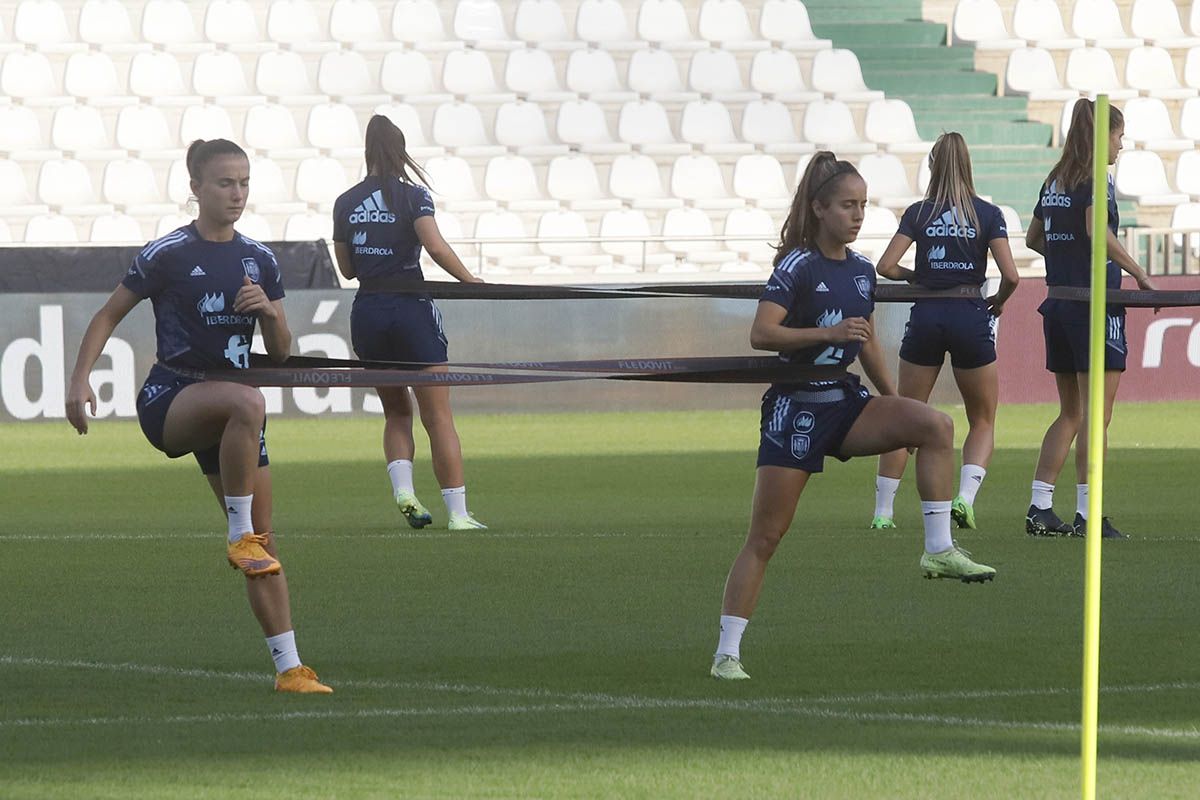 Las imágenes del entrenamiento del la selección española femenina de fútbol en El Árcangel