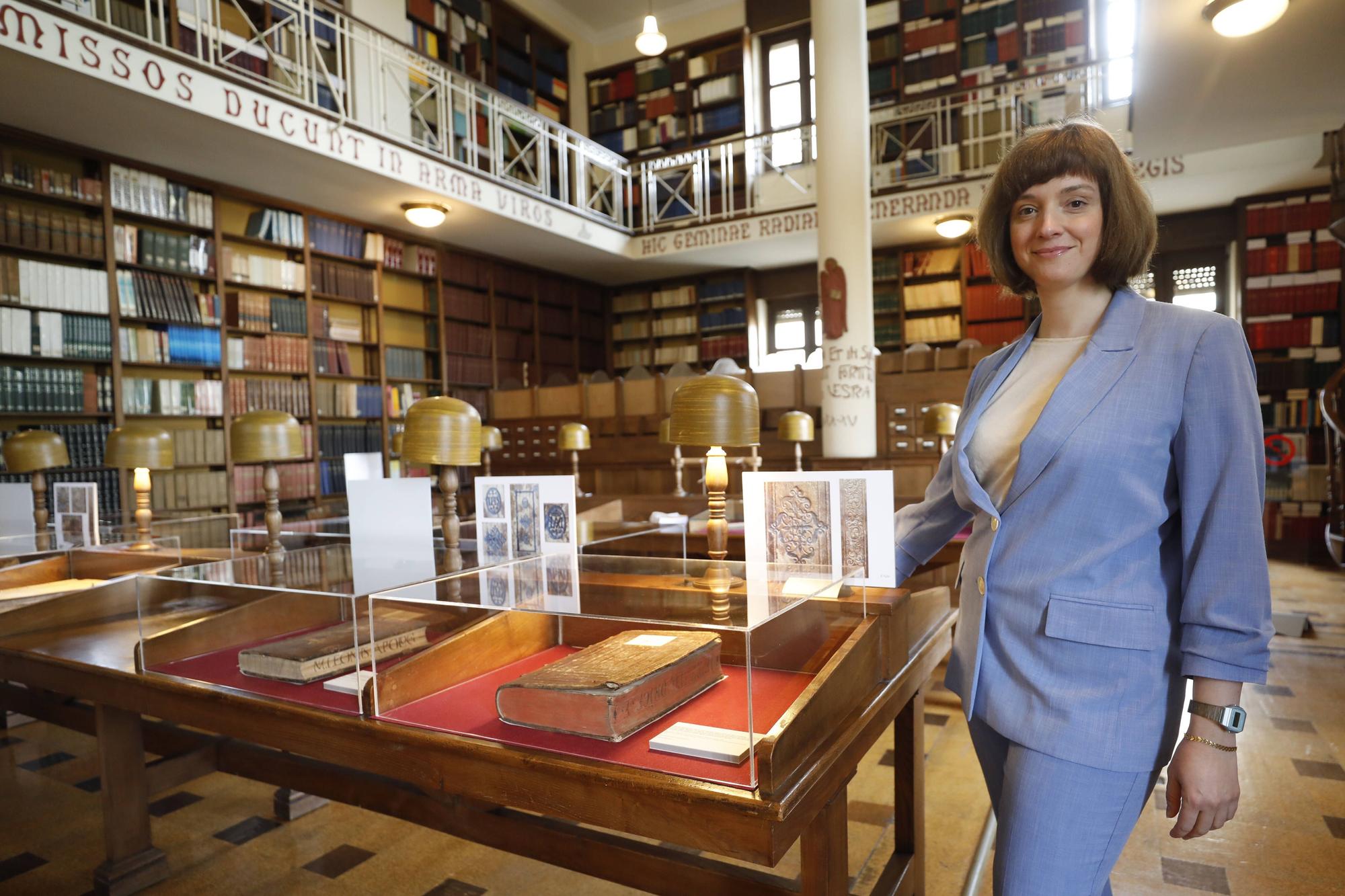 La maravillosa historia que se esconde en la encuadernación de los libros del fondo antiguo del Seminario de Oviedo